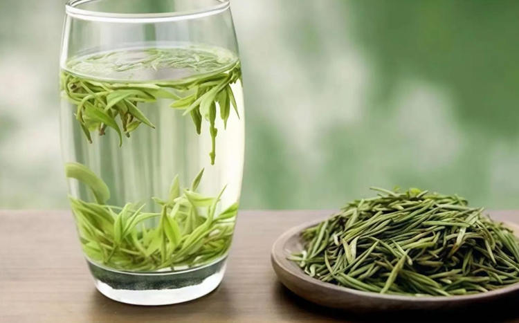 安吉白茶茶汤是什么颜色，安吉白茶冲泡后是什么颜色